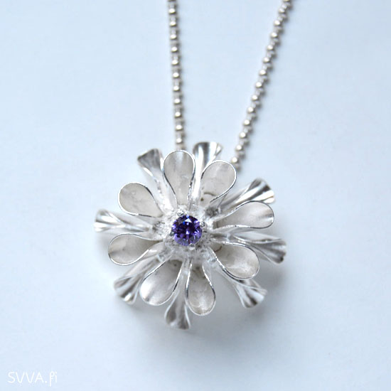 svva-blog-silver-quilling-dahlia