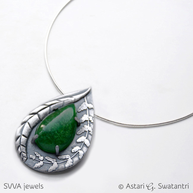 svva-jewels-swatantri-silver-teardrop-green-aventurine-pendant-72